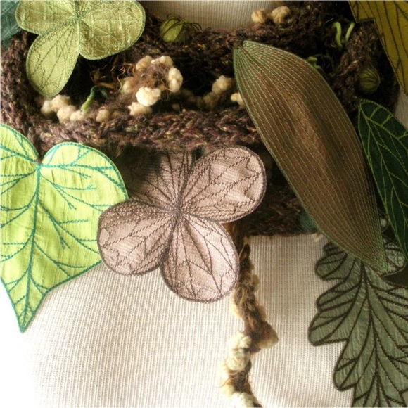 Long scarf with embroidered leaves, berries - Picture 2 of 2